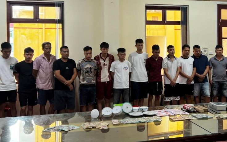 Triệt phá sòng bạc trong rừng, thu hơn 300 triệu đồng và phát hiện súng, đạn