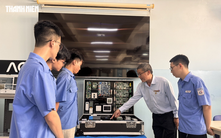 Khi doanh nghiệp đưa máy móc vào trường học