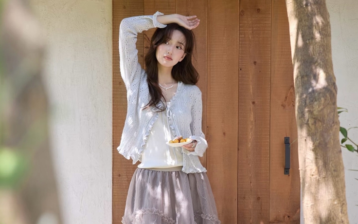 Áo cardigan tạo nét duyên dáng cho ngày se lạnh