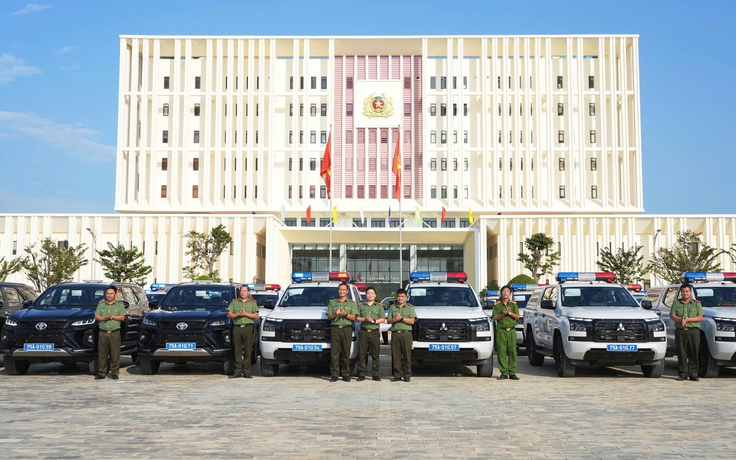Huế trang cấp dàn xe bán tải hiện đại cho công an xã, phường