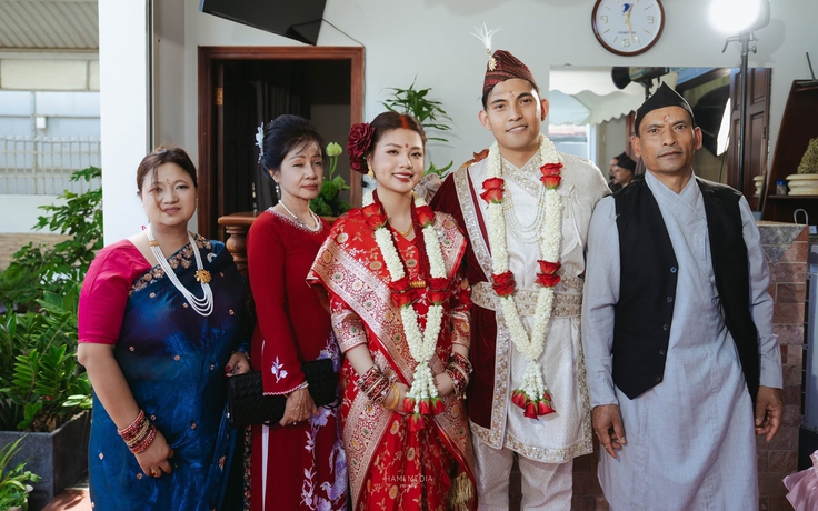 Đám cưới Việt - Nepal: Nhà trai mang giày dép, quần áo làm sính lễ