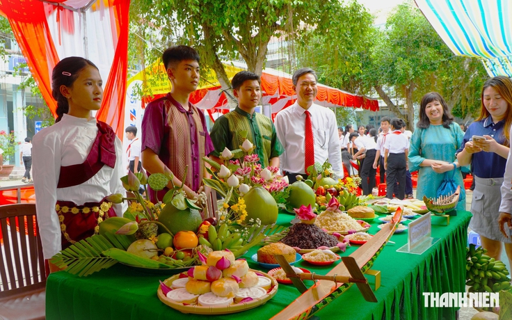'Chia sẻ cùng thầy cô' đến với ngôi trường có 70% học sinh dân tộc Khmer
