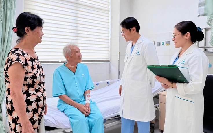 Cụ ông 73 tuổi ngừng tim khi chỉ còn 10 phút đến bệnh viện