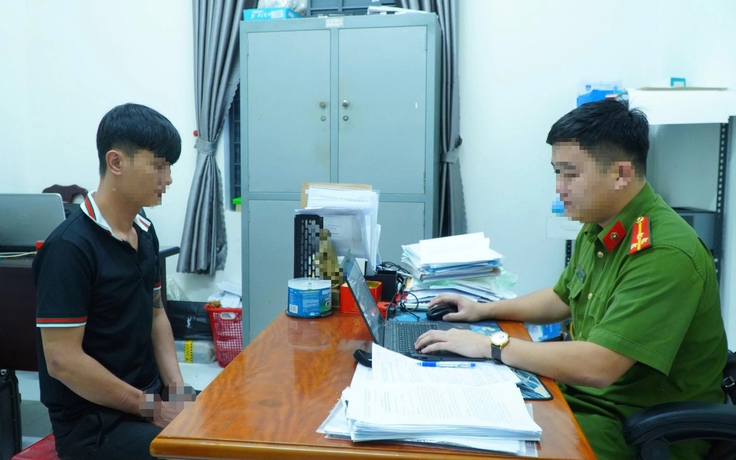 Người dân TP.HCM bắt nam thanh niên dùng dao khống chế cướp tài sản chủ quán tạp hóa