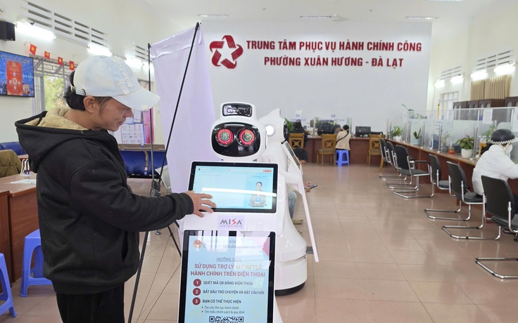 Robot AI giúp dân bớt đi lại, cán bộ giảm việc lặp lại