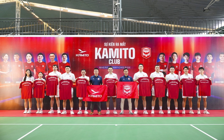 Lý Hoàng Nam sát cánh cùng tượng đài bóng bàn Việt Nam ở Kamito Pickleball Club