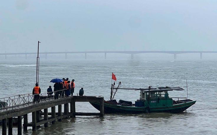 Chìm tàu cá ở biển Thiên Cầm, 1 người tử vong, 1 người mất tích