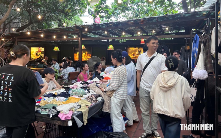 'Săn' đồ cũ của người nổi tiếng: Giày chục triệu bán lại 2,5 triệu đồng 'Săn' đồ cũ của người nổi tiếng: Giày chục triệu bán lại 2,5 triệu đồng