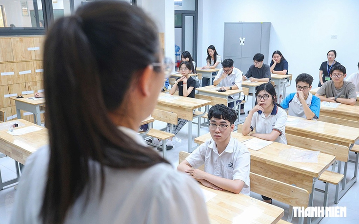 Lăng kính bạn đọc: Tranh luận bỏ điểm cộng đại học