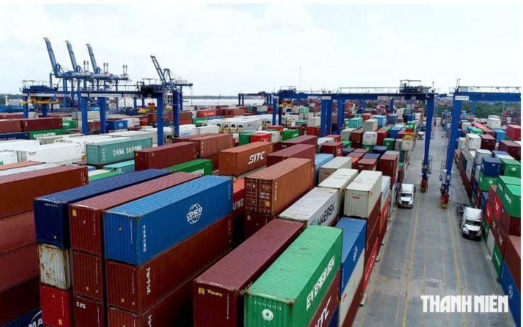 Xuất siêu trở lại sau 9 tháng liên tiếp nhập siêu 'khủng'