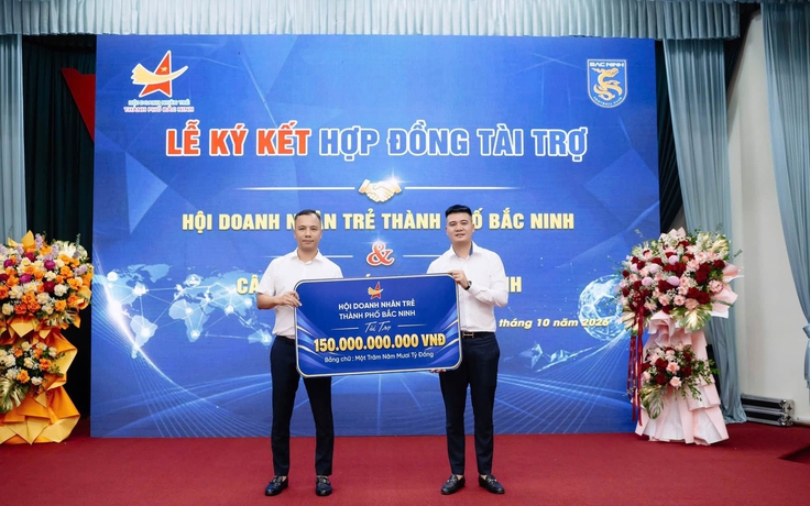 Đội bóng cũ ông Park nhận tài trợ kỷ lục 150 tỉ đồng: Nóng đại chiến HAGL!