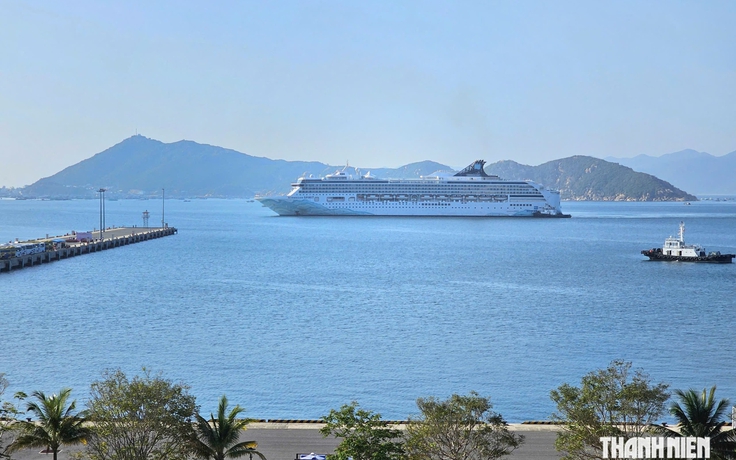 Lên bờ 8 tiếng, di chuyển mất 3 tiếng: Cơn ‘đau đầu’ của du lịch Nha Trang