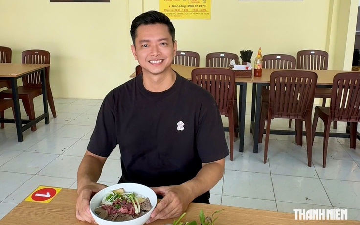 Hồ Đức Vĩnh mở quán phở bình dân sau 8 năm từ giã sàn diễn