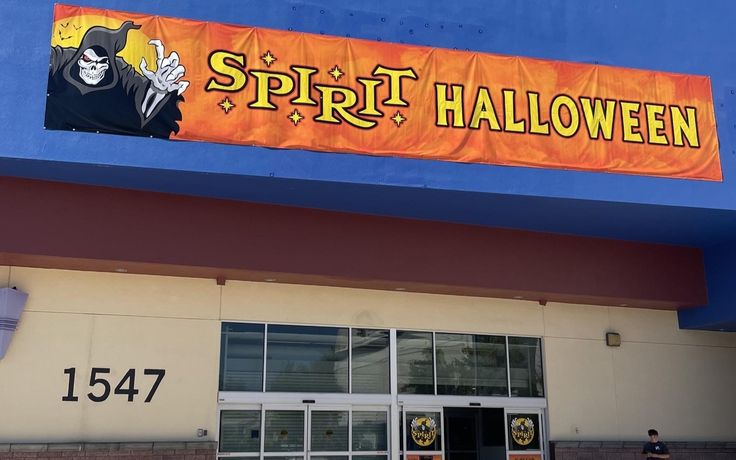 Nổ súng chết người tại 2 cửa hàng Halloween ở Mỹ