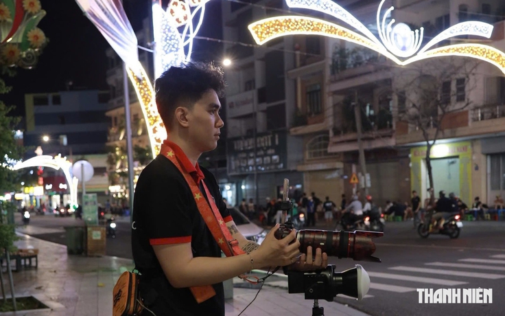 'Độc lạ Bình Dương': Đứng ở công viên chụp ảnh dạo, khách 'trả bao nhiêu cũng được' 'Độc lạ Bình Dương': Đứng ở công viên chụp ảnh dạo, khách 'trả bao nhiêu cũng được'