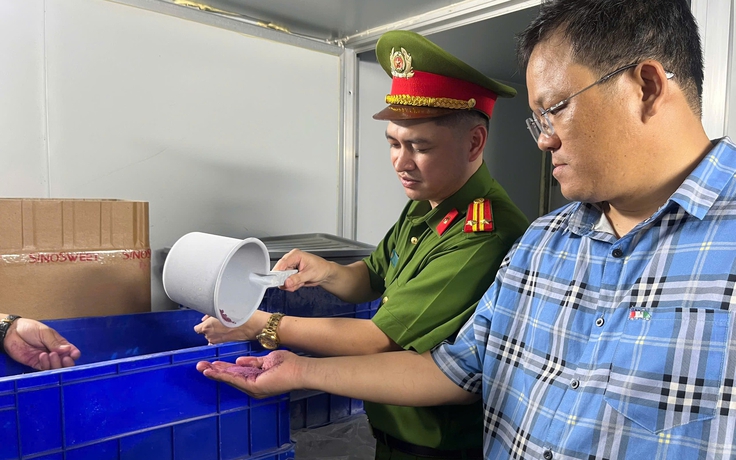 Bên trong xưởng sản xuất hàng triệu viên C sủi giả của Vintechpharm