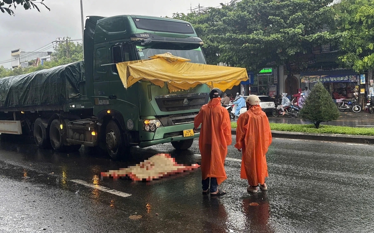 Xe đầu kéo va chạm xe máy trên quốc lộ 1, người đàn ông tử vong tại chỗ