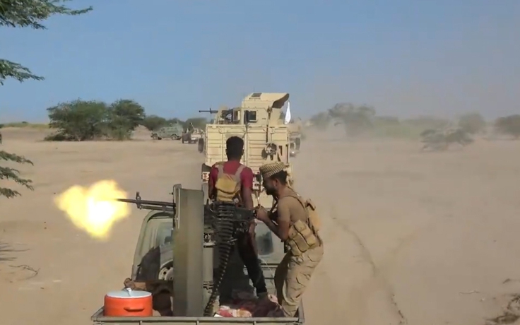 Houthi tấn công sân bay Aden, xung đột leo thang tại Yemen