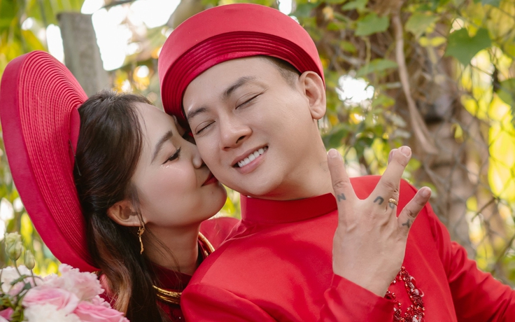 Khoảnh khắc ngọt ngào của Hoài Lâm bên vợ kém 9 tuổi