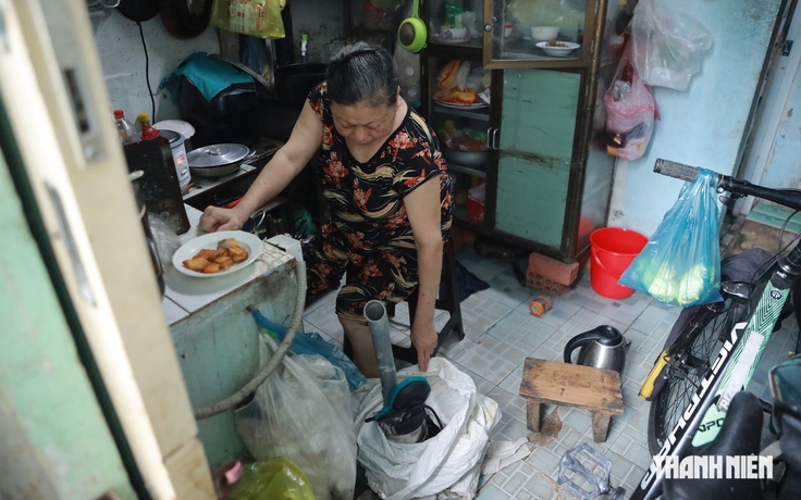 Nâng nền nhà 3 lần, tốn hơn 100 triệu đồng vẫn loay hoay chống ngập ở TP.HCM