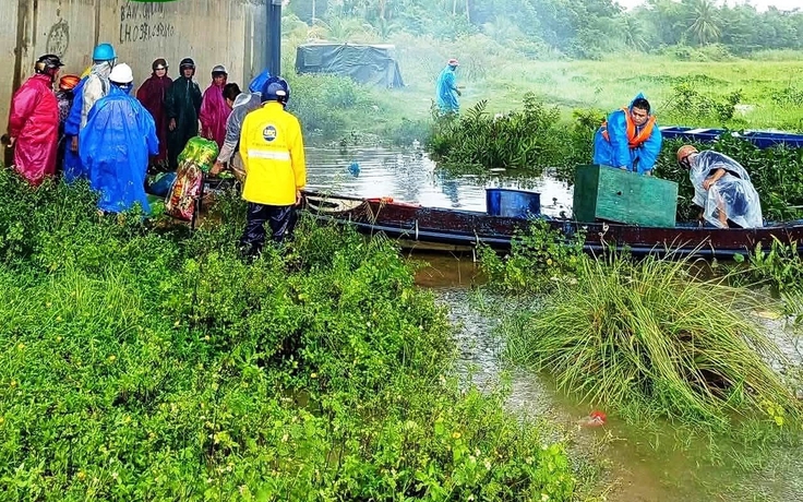Lật ghe trên sông Trường Giang, chồng mất tích, vợ được cứu sống