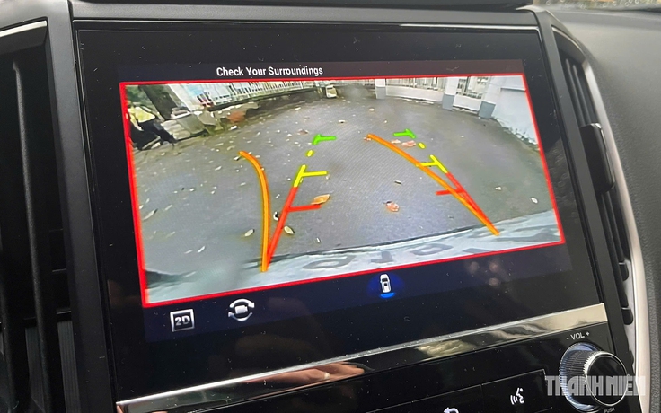 Vì sao đường kẻ trên camera lùi ô tô bị uốn cong?