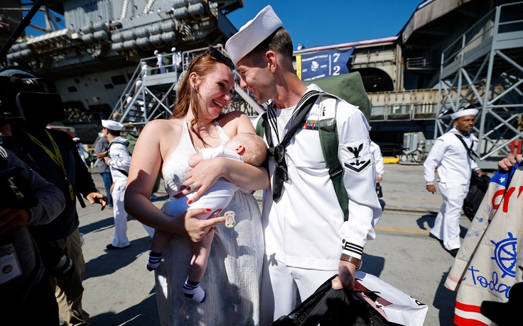 Tàu sân bay Mỹ USS Abraham Lincoln trở về sau gần một năm