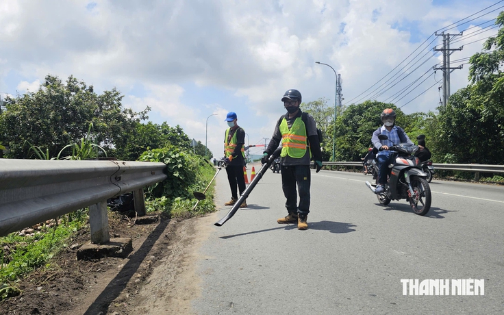 Nhóm bạn trẻ tự bỏ tiền túi làm sạch đường phố Vĩnh Long Nhóm bạn trẻ tự bỏ tiền túi làm sạch đường phố Vĩnh Long