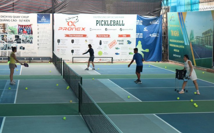 Tập thể thao giảm eo bận đồ đẹp ngày tết: Cẩn thận nhập viện