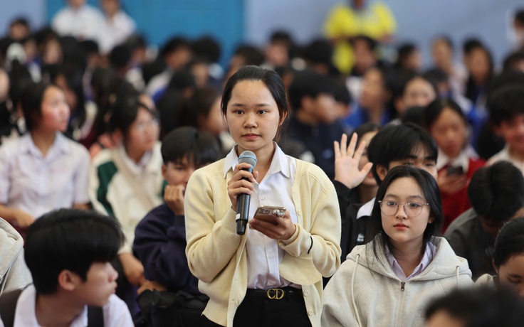 Tuyển sinh ĐH 2026: Chuyển hướng tổ hợp môn khi hạn chế khối thi truyền thống