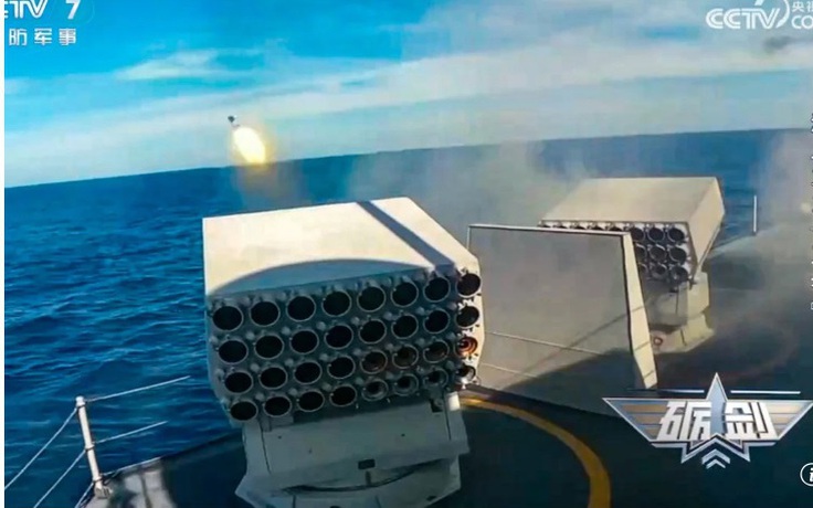 Tàu chiến Trung Quốc cảnh báo máy bay nước ngoài gần Đài Loan bằng tên lửa?