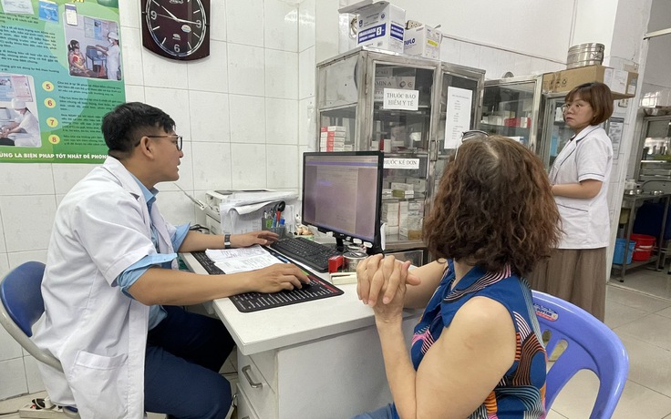TP.HCM quy định lương bác sĩ, điều dưỡng cao tuổi làm tại trạm y tế