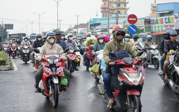 Tình hình giao thông tại các cửa ngõ về miền Tây chiều 24 tết