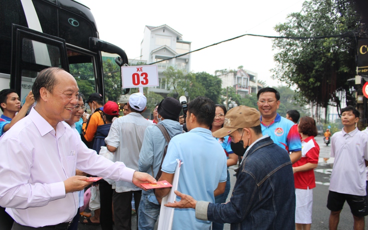 Điều đặc biệt về chuyến xe nghĩa tình ‘bao’ từ A đến Z