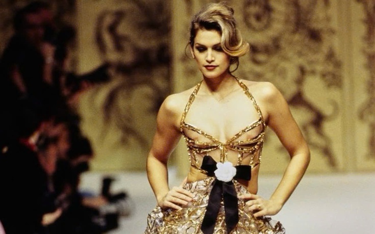 Siêu mẫu Cindy Crawford từng bị coi thường vì bỏ đại học theo nghề người mẫu
