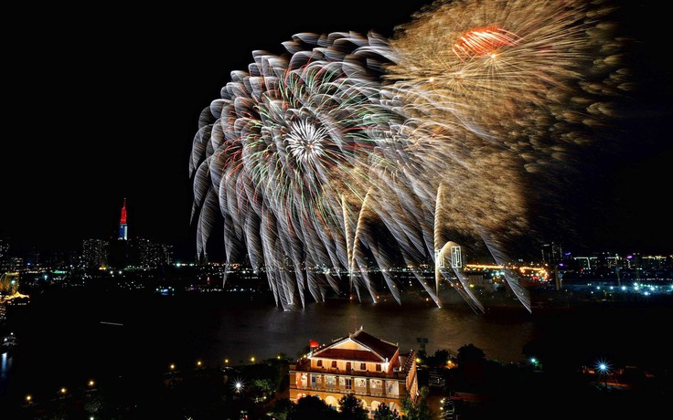 Hàng loạt tuyến đường cấm xe ở TP.HCM phục vụ bắn pháo hoa đêm giao thừa