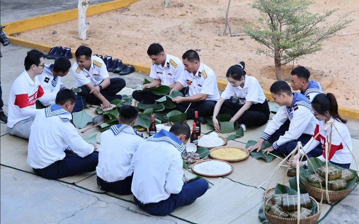 Tết về trên biển Đông: Trọn vẹn ấm áp tình quân dân