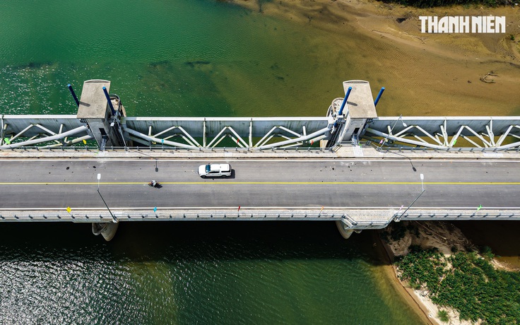 Thông xe đập dâng hạ lưu sông Trà Khúc, nối liền đôi bờ dịp tết