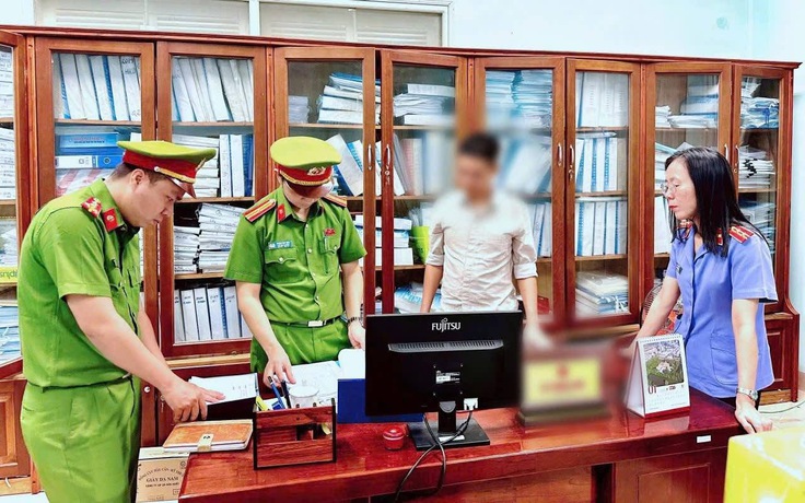 Bắt cán bộ thuế cầm đầu đường dây mua bán hóa đơn trăm tỉ đồng