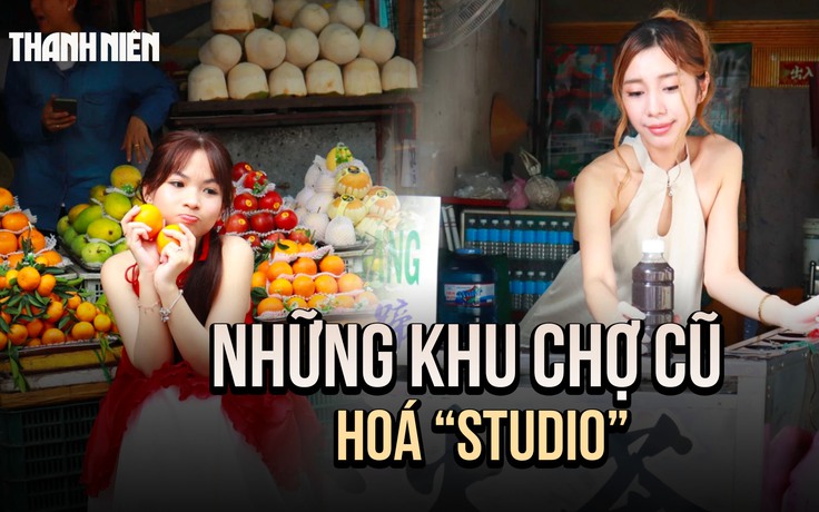 Đổ xô chụp ảnh Tết tại các sạp trái cây, tiệm nước sâm trong khu chợ cũ