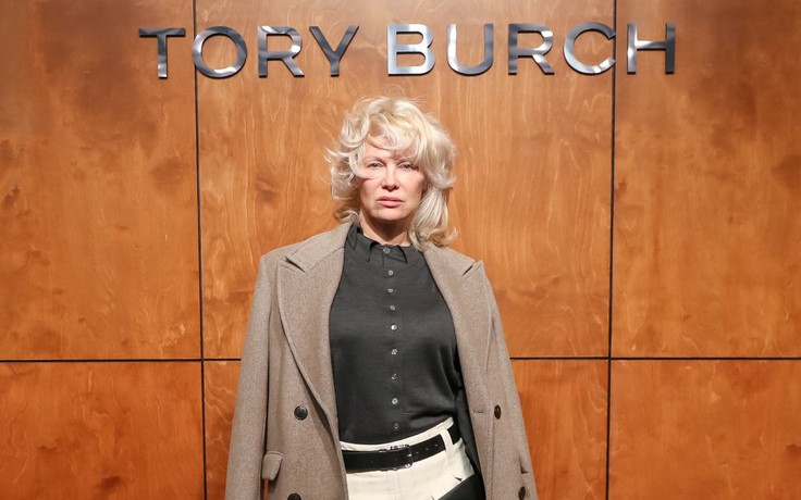 Cuộc đời mới của 'bom sex' Pamela Anderson ở tuổi U.60