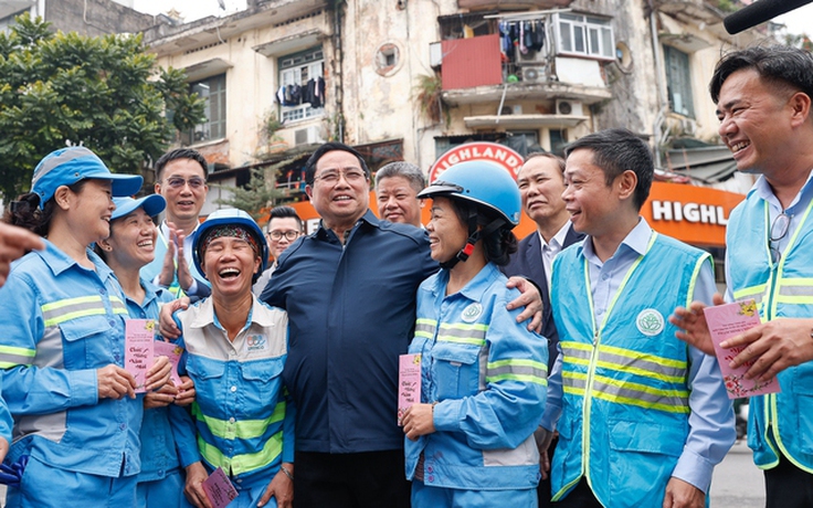 Thủ tướng động viên, cảm ơn công nhân vệ sinh môi trường thủ đô