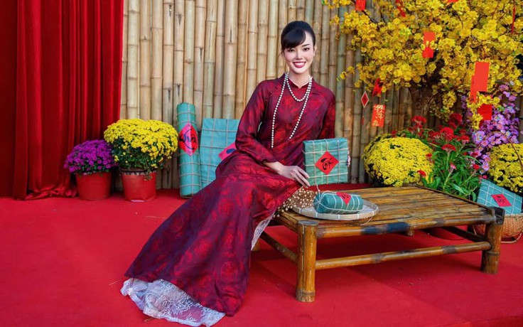 Áo dài thêu tay duyên dáng cùng áo dài lụa cho mùa tết cổ truyền