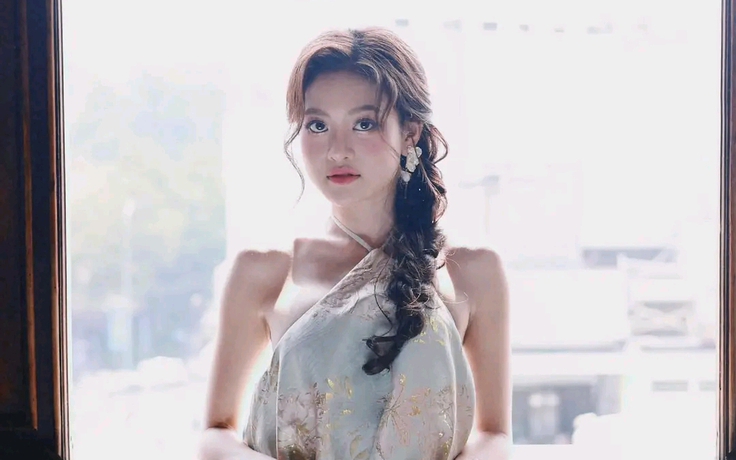 Mang cả vườn xuân vào tủ đồ với họa tiết hoa rạng rỡ