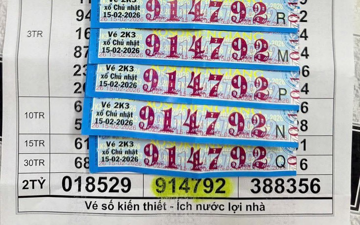 Khách TP.HCM trúng độc đắc 10 tỉ xổ số miền Nam 29 tết, nhận 500 triệu tiền mặt