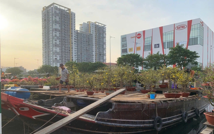 Mưu sinh ở Bến Bình Đông: Những chiếc ghe chở cả một cái tết