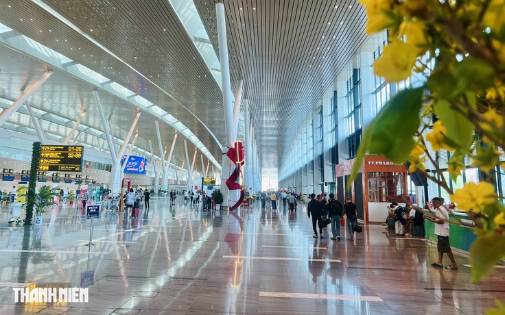 Nhà ga T3 sân bay Tân Sơn Nhất thoáng đãng, khách thong thả lên máy bay trước giao thừa