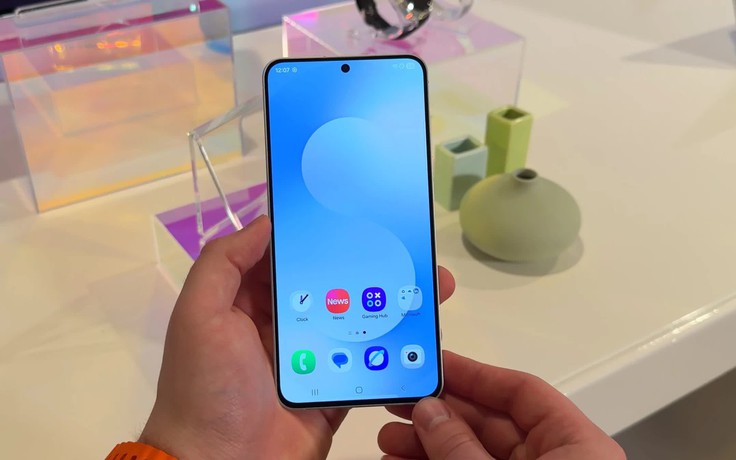 Vì sao One UI 8.5 chưa tạo cảm giác cao cấp như iOS 26