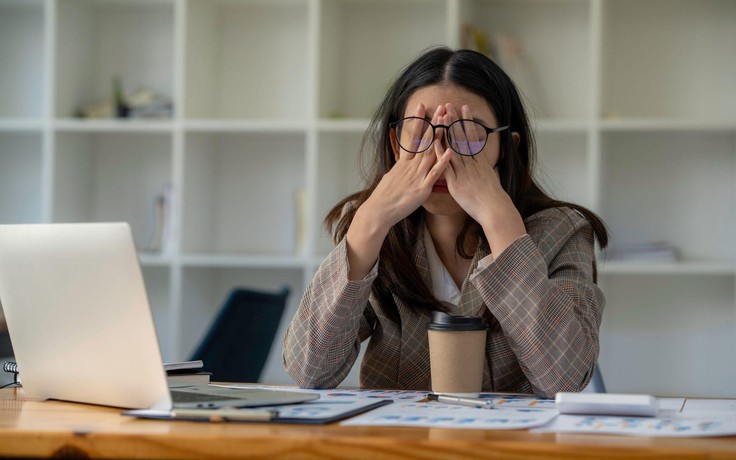 Mắt cầu cứu giữa mùa deadline, thử ngay bài kiểm tra 1 phút