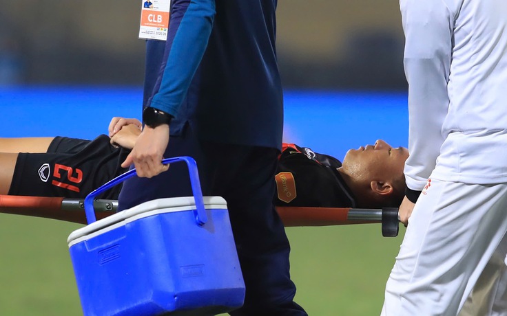 Nóng: Tiền vệ Thái Sơn đứt gần hết dây chằng chéo trước phải mổ, báo động cho dàn U.23 Việt Nam